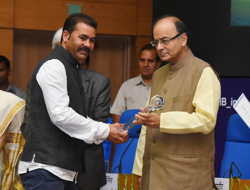 Kashmiri photojournalist Javed Ahmed Dar bags National Photography Award